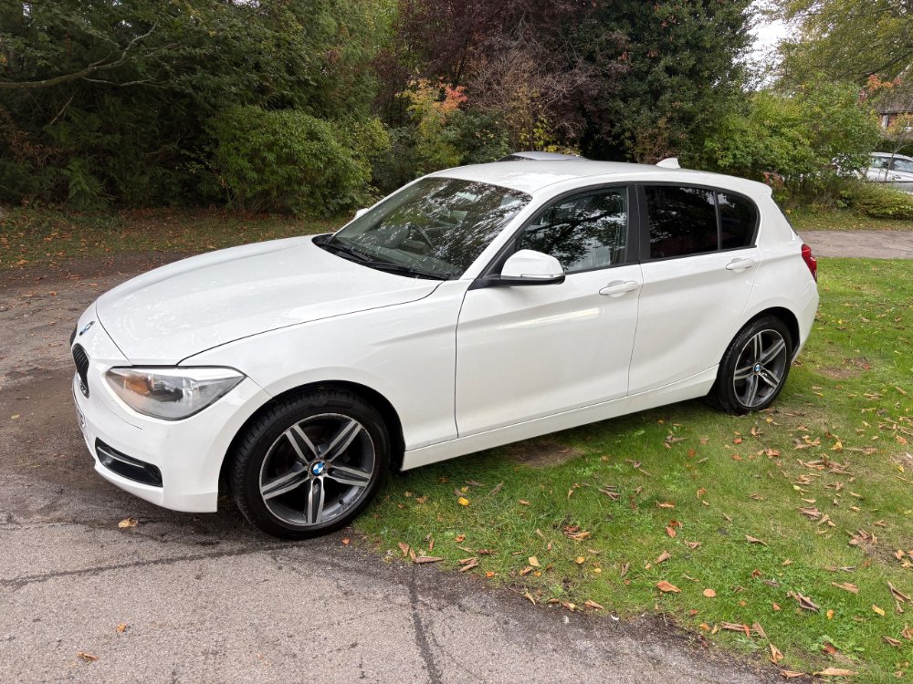 White BMW 1 Series 2.0 116d Sport Hatchback 5dr Diesel Manual Euro 5 s/s 116 ps