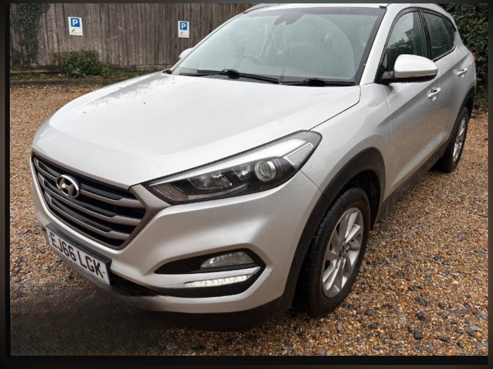 Silver Hyundai Tucson 2.0 CRDi Blue Drive SE Nav SUV 5dr Diesel Manual Euro 6 s/s 136 ps
