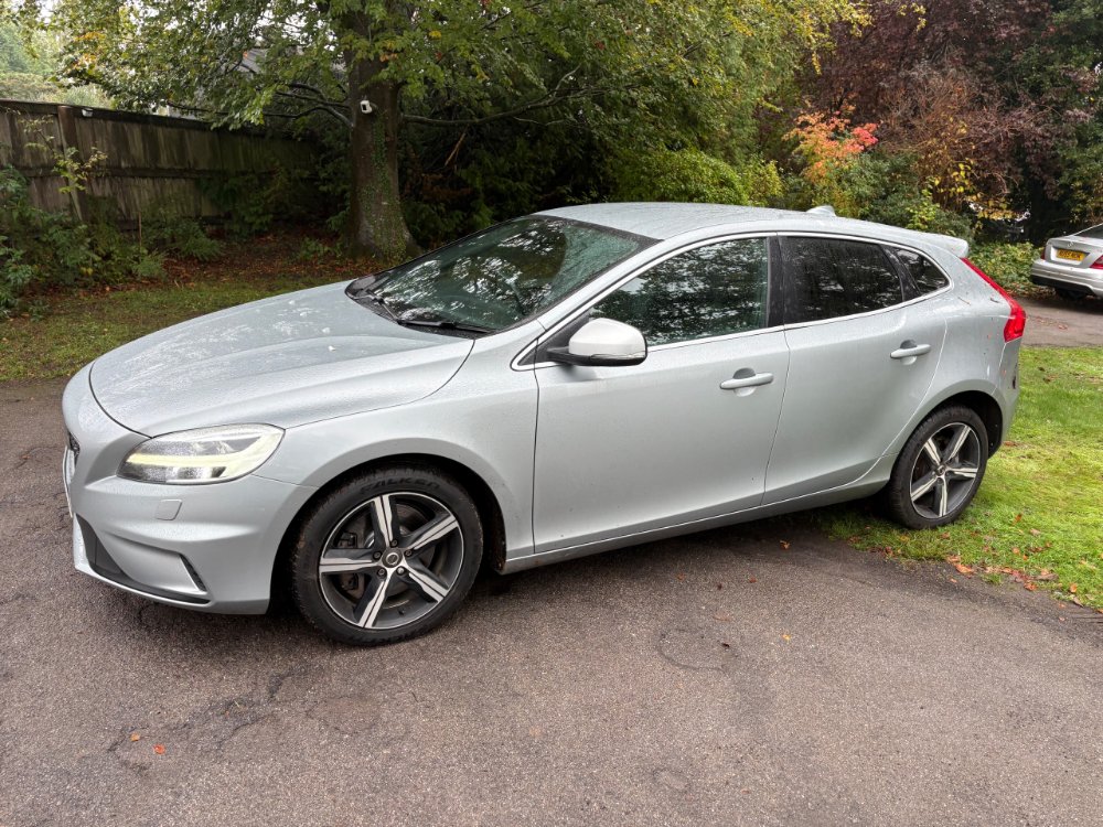 Silver 2017 Volvo V40 2.0 D4 R-Design Nav Plus Hatchback 5dr Diesel Manual Euro 6 s/s 190 ps in Alresford