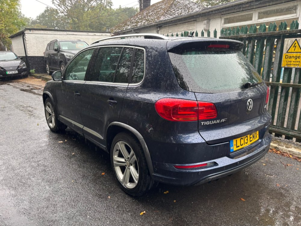 Blue 2013 Volkswagen Tiguan 2.0 TDI BlueMotion Tech R-Line SUV 5dr Diesel Manual 4WD Euro 5 s/s 140 ps in Alresford