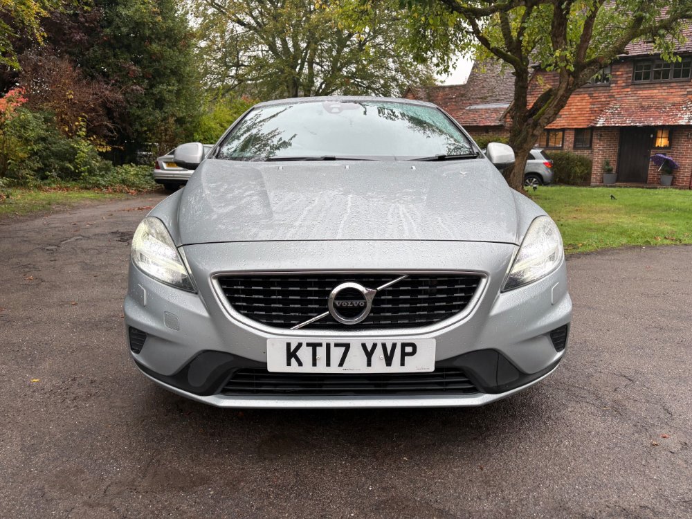 Volvo V40 2.0 D4 R-Design Nav Plus Hatchback 5dr Diesel Manual Euro 6 s/s 190 ps for sale in Alresford