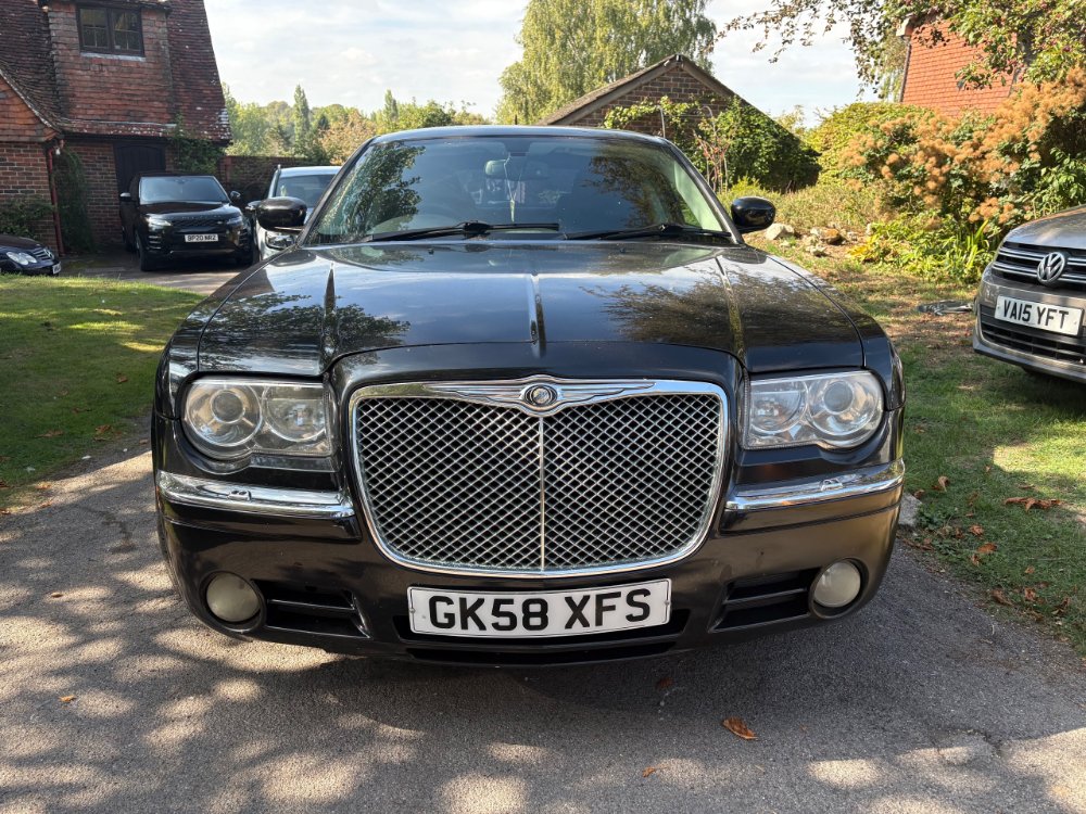 Chrysler 300C 3.0 CRD V6 SRT Design Saloon 4dr Diesel Automatic 215 g/km 218 bhp for sale in Alresford