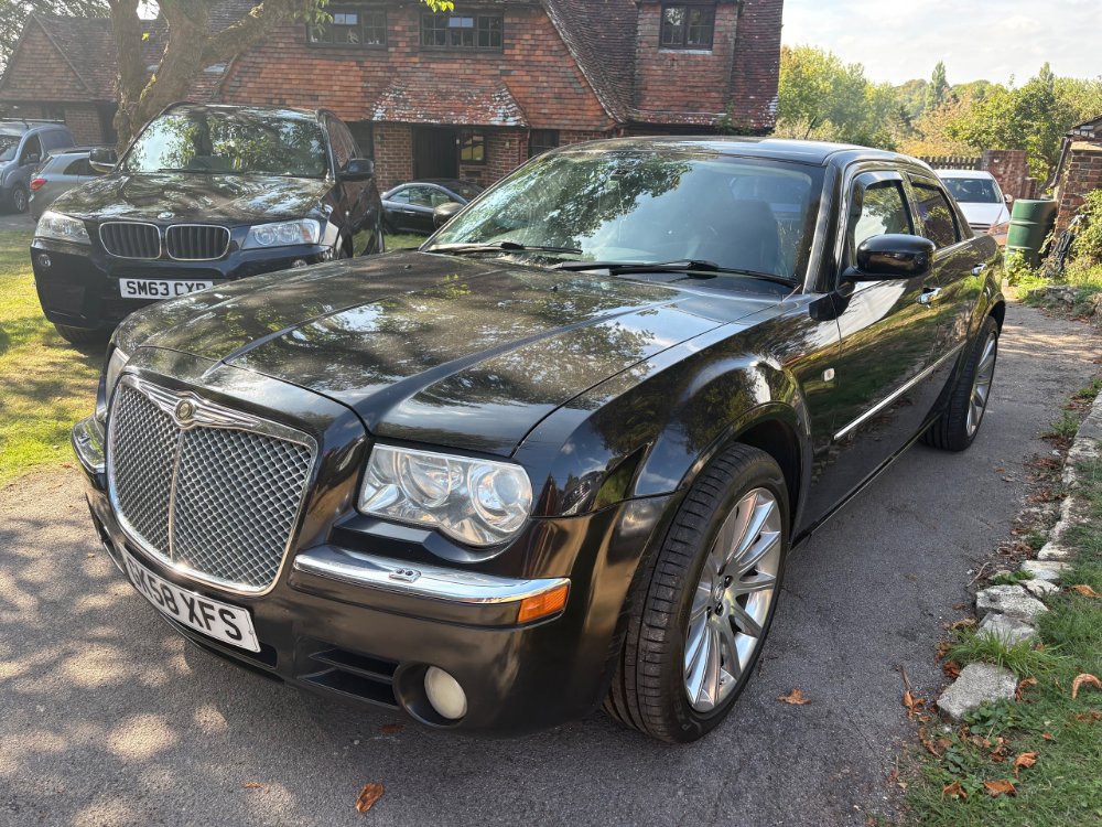 Black Chrysler 300C 3.0 CRD V6 SRT Design Saloon 4dr Diesel Automatic 215 g/km 218 bhp